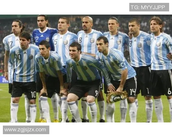 早期足球明星传奇:回顾那些改变足球历史的先驱人物与精彩瞬间 早期足球明星传奇:回顾那些改变足球历史的先驱人物与精彩瞬间